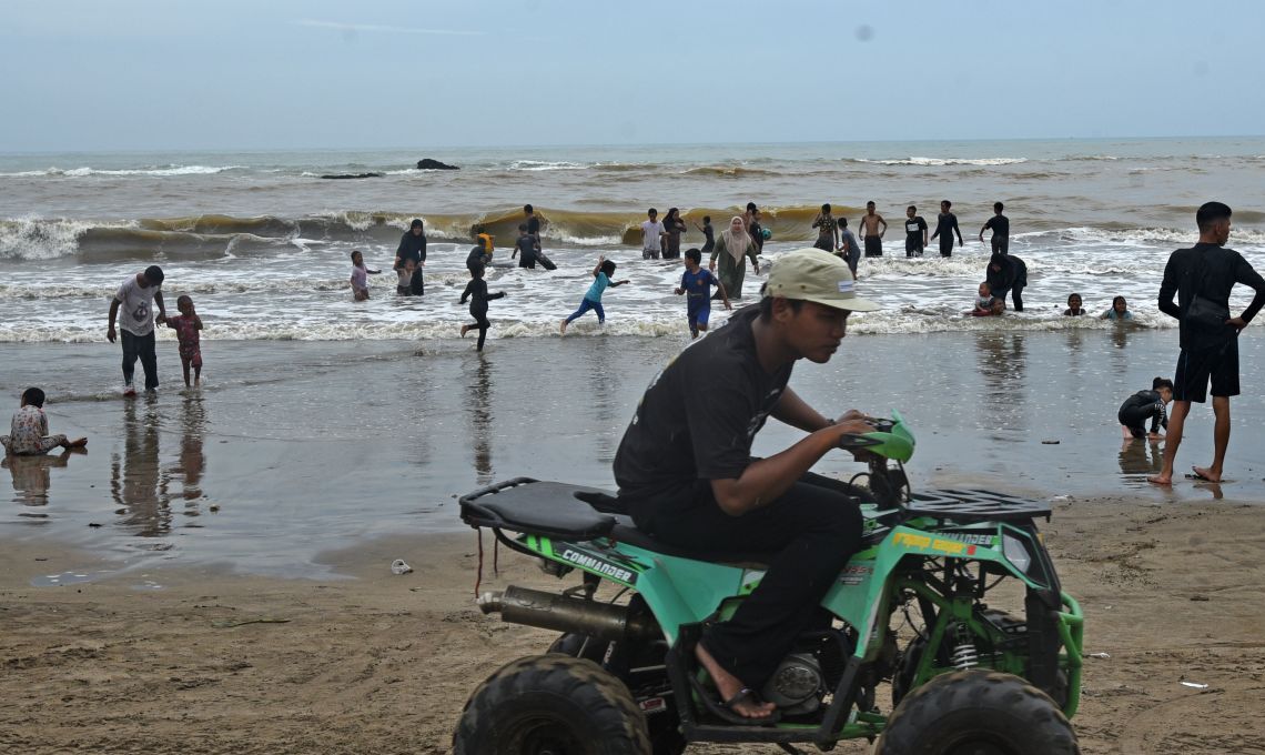 Hoax! Daya Tarik Masyarakat Bukanlah Liburan Ke Pantai Anyer Banten