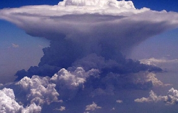 Ternyata Al,Quran telah menjelaskan tentang jenis awan Cumulonimbus