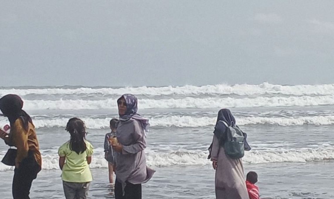 BMKG Mengimbau Para Pemudik Untuk Mewaspadai Gelombang Pasang Di Jawa Barat Bagian Selatan Dan Yogyakarta
